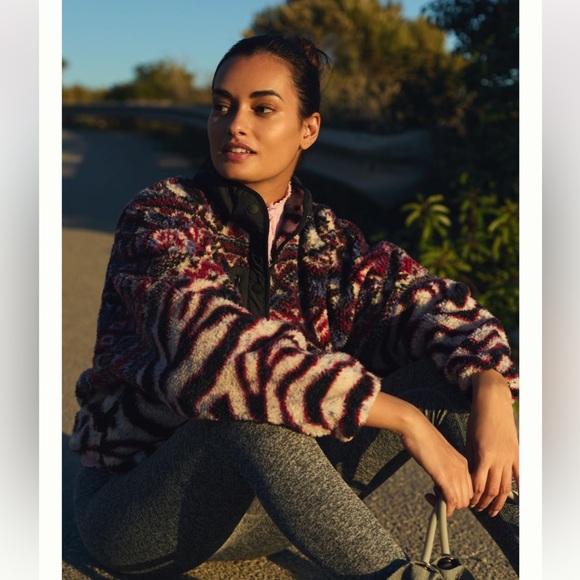 Free People Movement Rocky Ridge Pullover- Purple Zebra Combo NWT Size Med - Picture 1 of 16